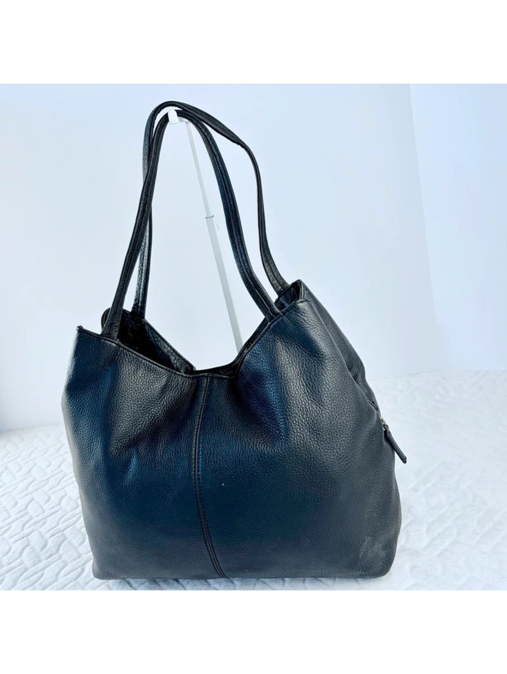Vince Camuto leather tote Black with Gold hardware Minimalist Classic - Picture 7 of 12